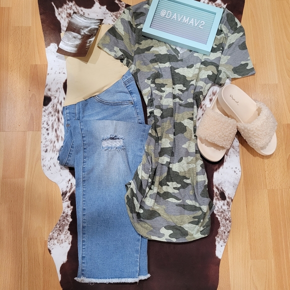 CAMO THE BUMP Maternity Side Ruched Vneck Tee - Picture 4 of 8